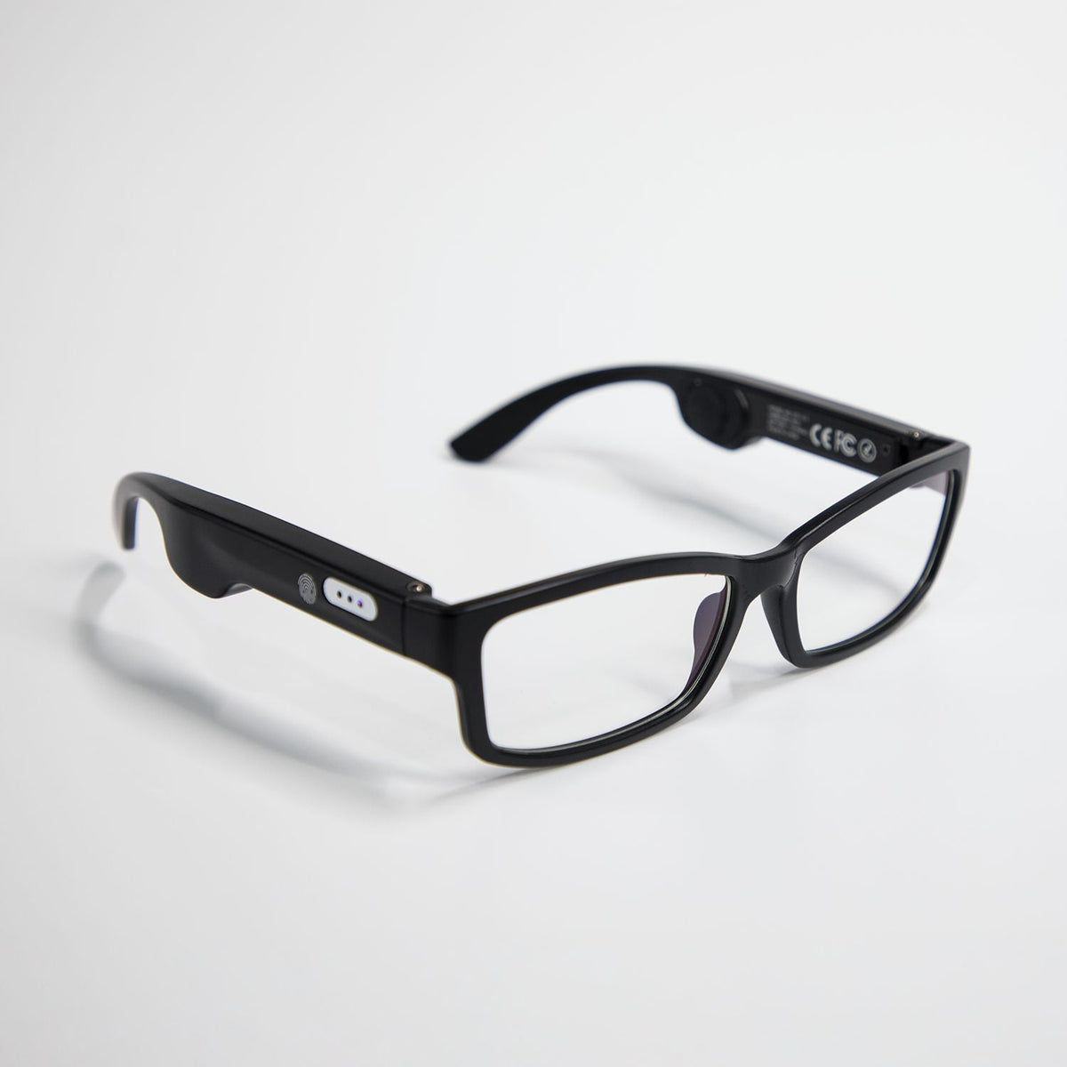 Smart Bluetooth sunglasses with built-in outdoor stereo loudspeaker and multifunctional design