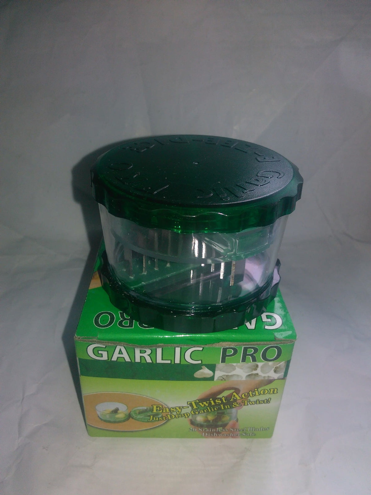 Kitchen gadgets garlic peeler for easily removing garlic skins