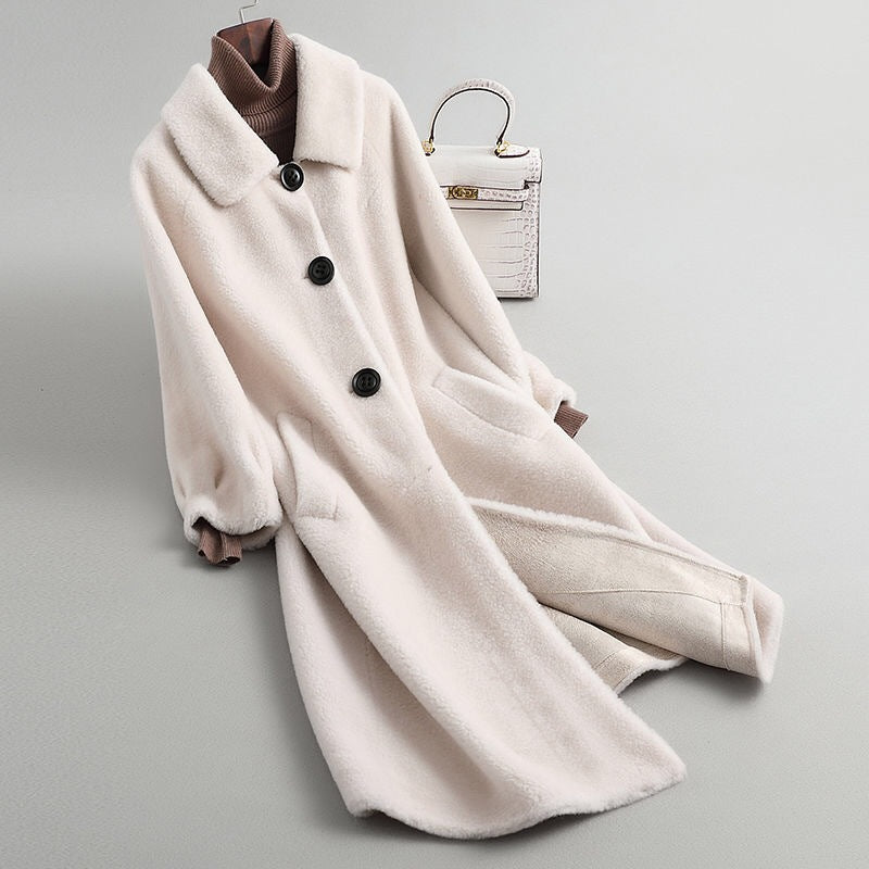 Women's loose fur coat in new style sheep shearing design, front view
