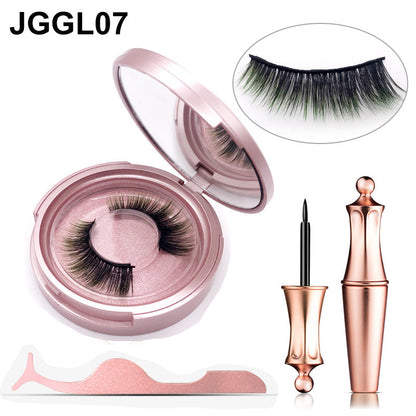 Glue-free magnetic eyelashes with fine black lashes and discreet magnetic bands, close-up product view