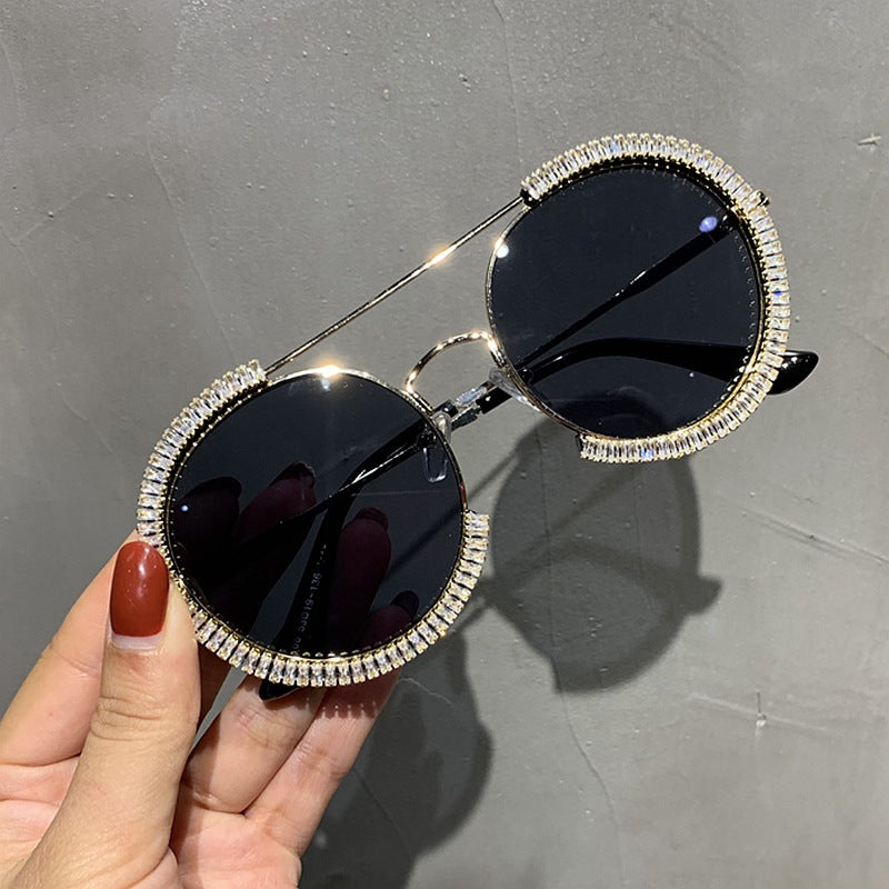 Fashion retro round sunglasses with classic circular frames and dark lenses