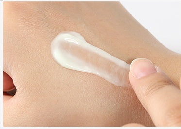 Lanolin cream moisturizing lotion for skin care in a simple product container
