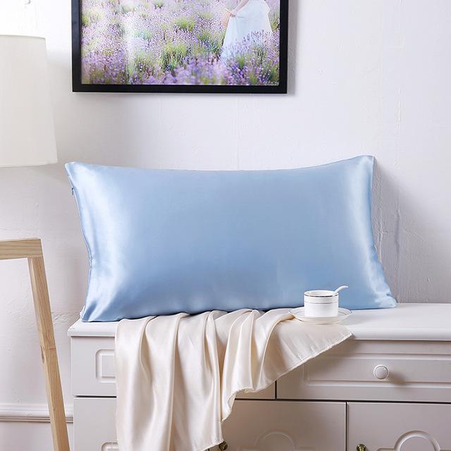 White double-sided 19 momme silk pillowcase close-up