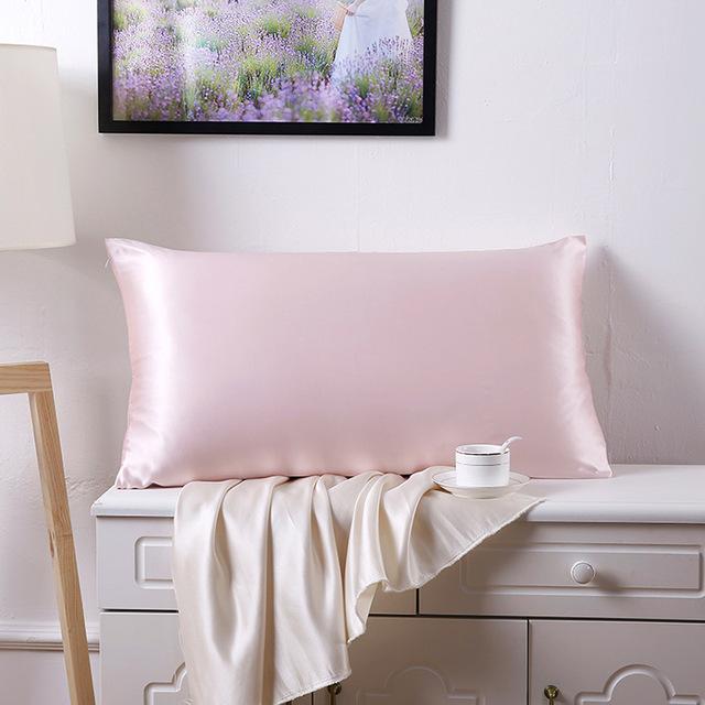 Double-sided 19 momme silk pillowcase in smooth, luxurious fabric