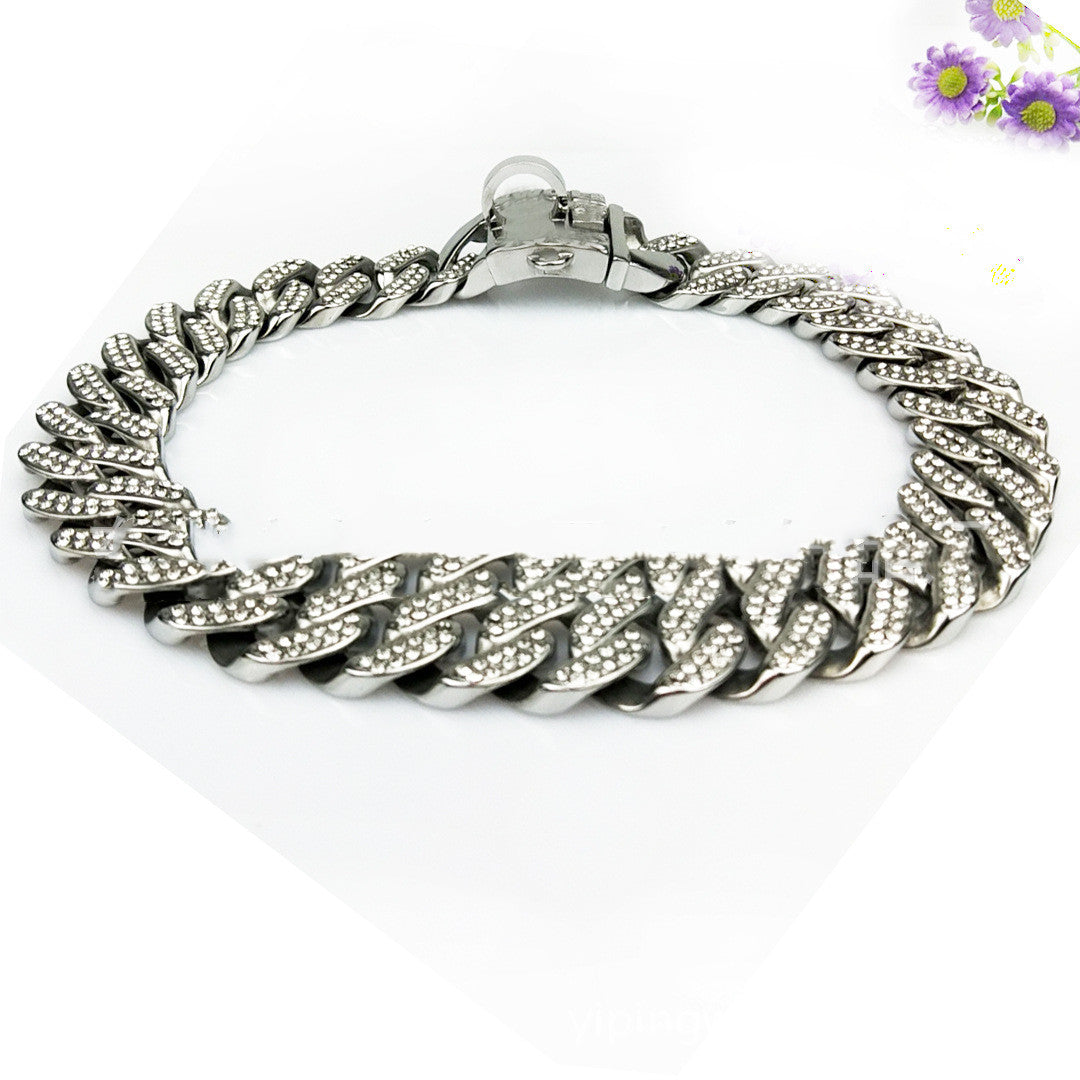 Casting diamond dog chain neck ring mirror light dog necklace close-up