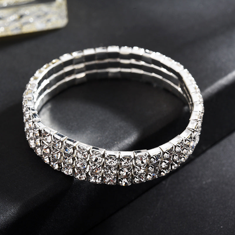 Exaggerated claw diamond beaded multilayer necklace four-piece set close-up