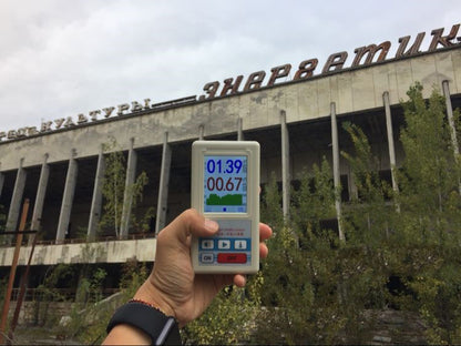 Nuclear radiation detector Geiger counter for ionizing radiation testing with digital display and handheld design