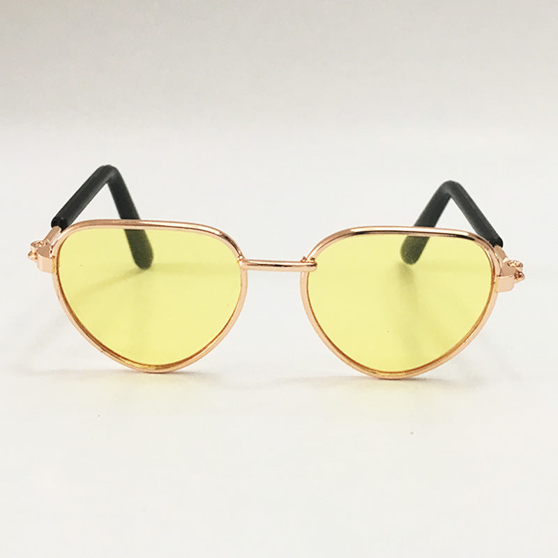 Creative fashion mini pet cat sunglasses in playful design for cats