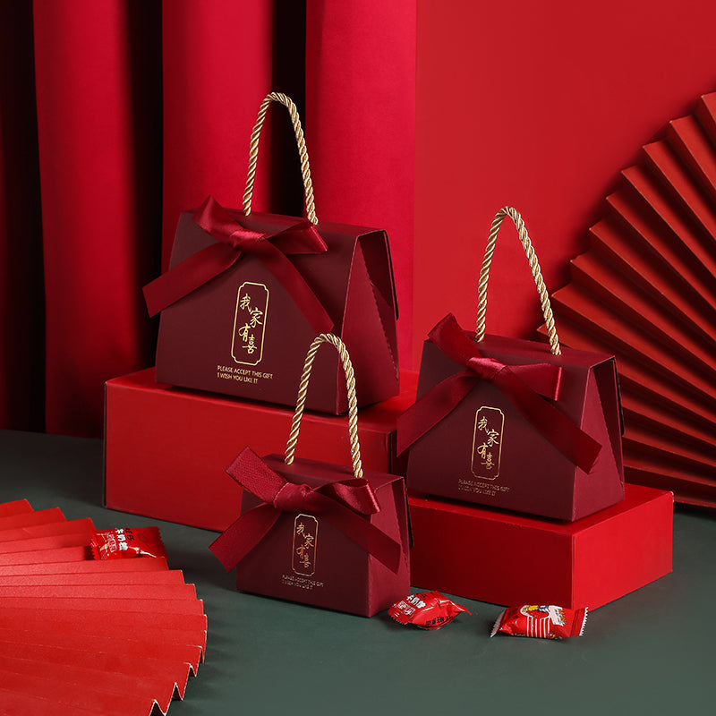 Portable Chinese style wedding candy gift box in decorative red wedding packaging
