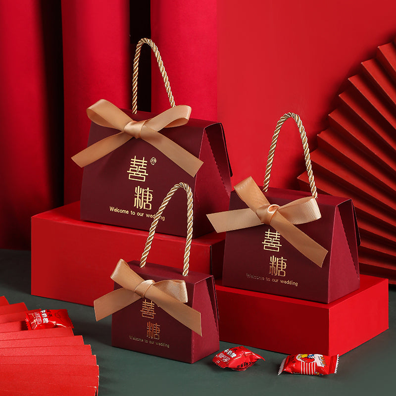 Portable Chinese style wedding candy gift box with elegant traditional design for wedding favors