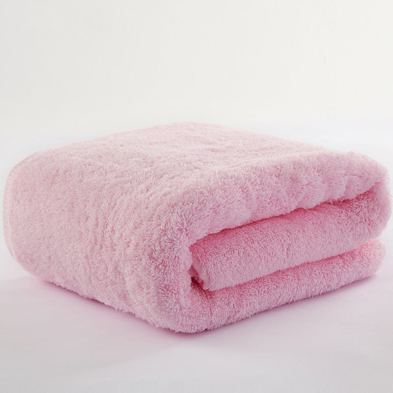 Pure cotton plus thickened bath towel, close-up texture and absorbent terry fabric view