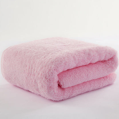 Pure cotton plus thickened bath towel, close-up texture and absorbent terry fabric view