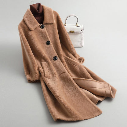 Women's loose sheep shearing fur coat in new style, front view