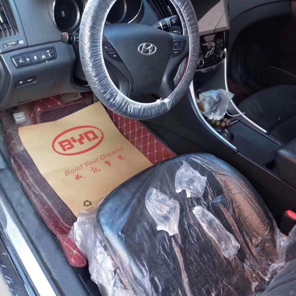 Disposable car repair seat cover for protecting vehicle seats during maintenance work