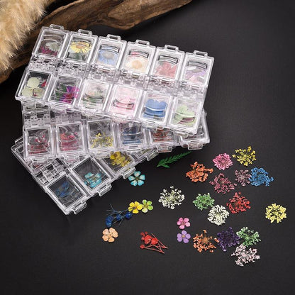 Three dimensional dried flower decor in a natural, textured design