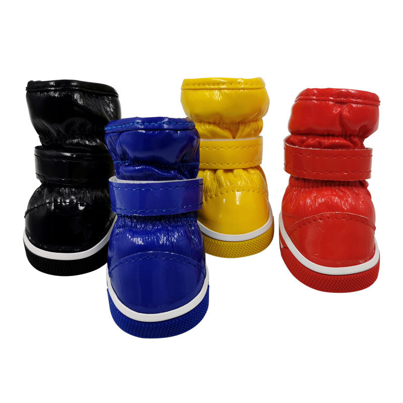 Pet cotton shoes ski boots in soft fabric, designed to keep paws warm in cold weather