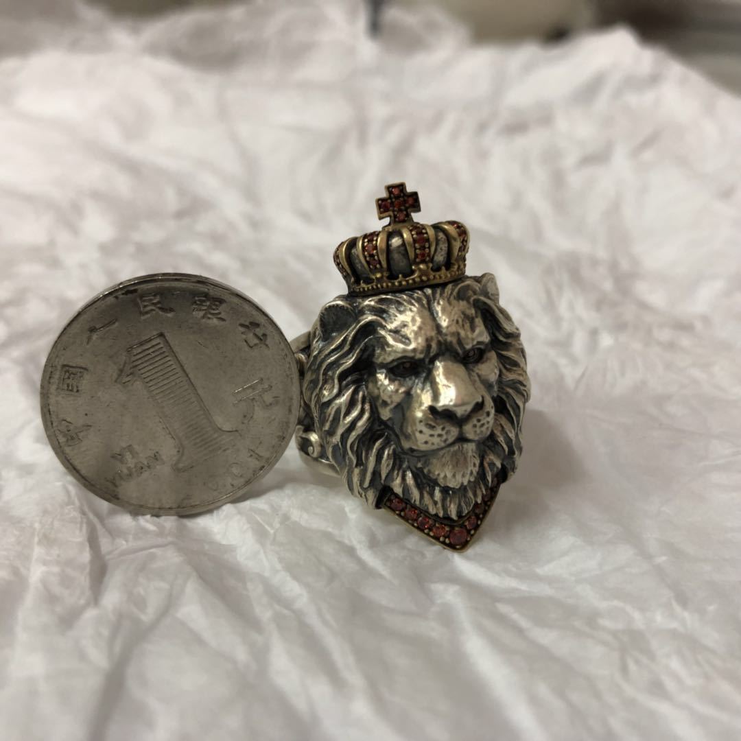 Vintage lion ring with detailed lion head design on a metal band