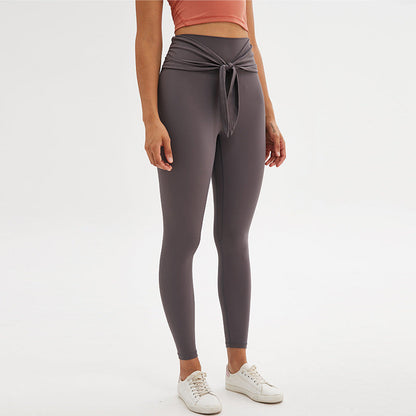 Nine-point legging yoga pants with straps in a sleek, supportive design