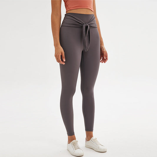 Nine-point legging yoga pants with straps in a sleek, supportive design