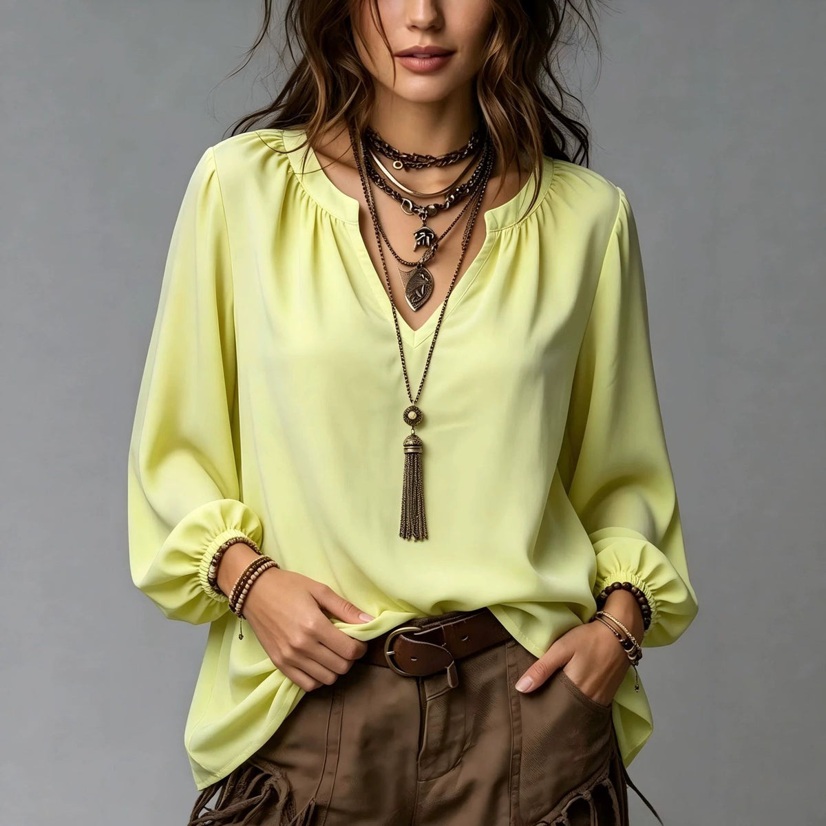 Elegant women's V-neck shirt with puff sleeves in a stylish design