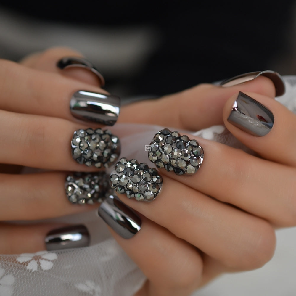 Metal false nails for women, metallic artificial nail tips in a sleek design