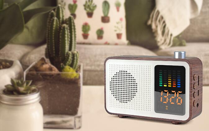 Retro Bluetooth radio speaker with classic radio design by My Store