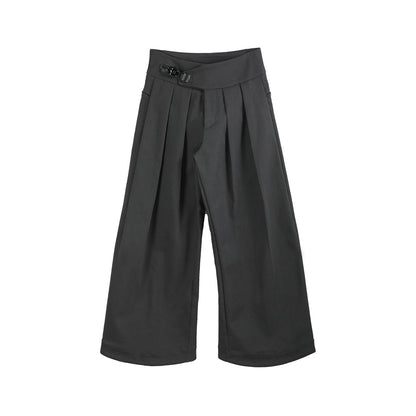 Minimalist men's tapered trousers with double pleats and soft fabric waistband detail