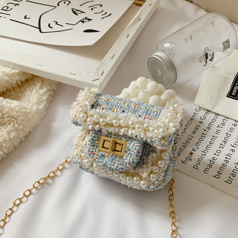 Children's diamond lattice chain crossbody bag with woven pattern and chain strap