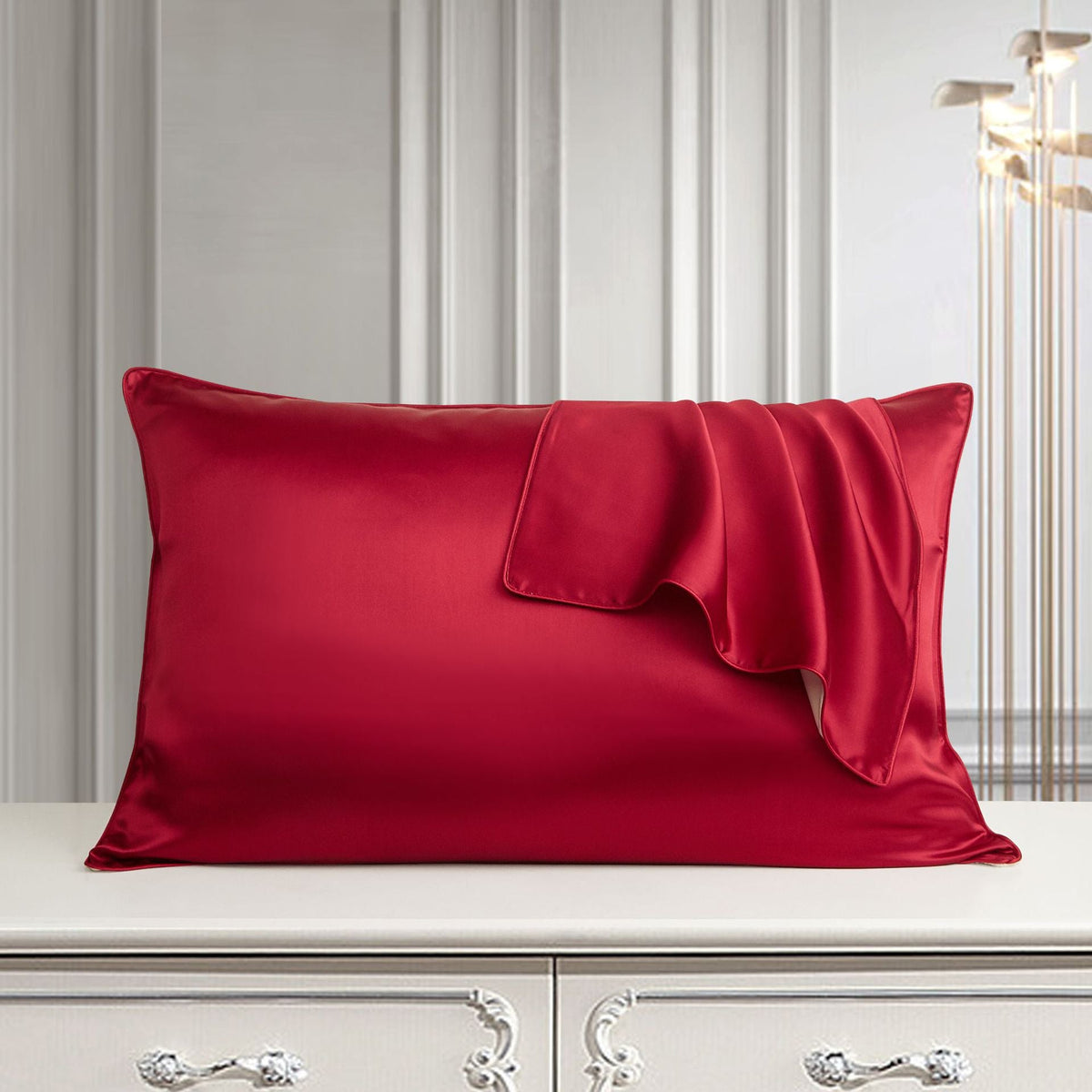 Pure silk pillowcase in natural silk fabric, smooth and luxurious bedding accessory