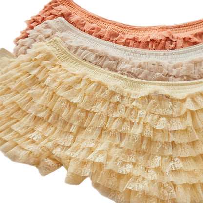 Women's lace-layered cake shorts in a tiered design