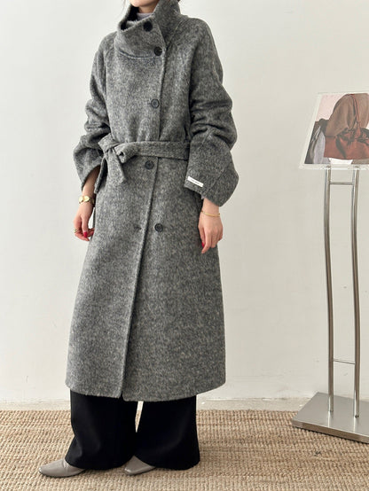 Women's knee-length oversized double-faced wool coat in a classic silhouette