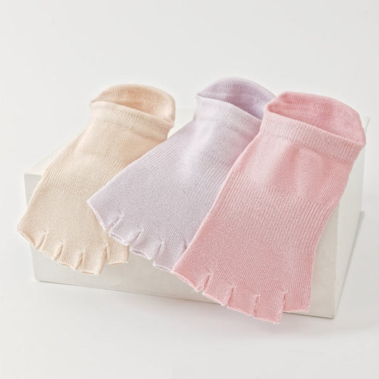Open-toe five-finger yoga socks for women in a lightweight Springsummer design