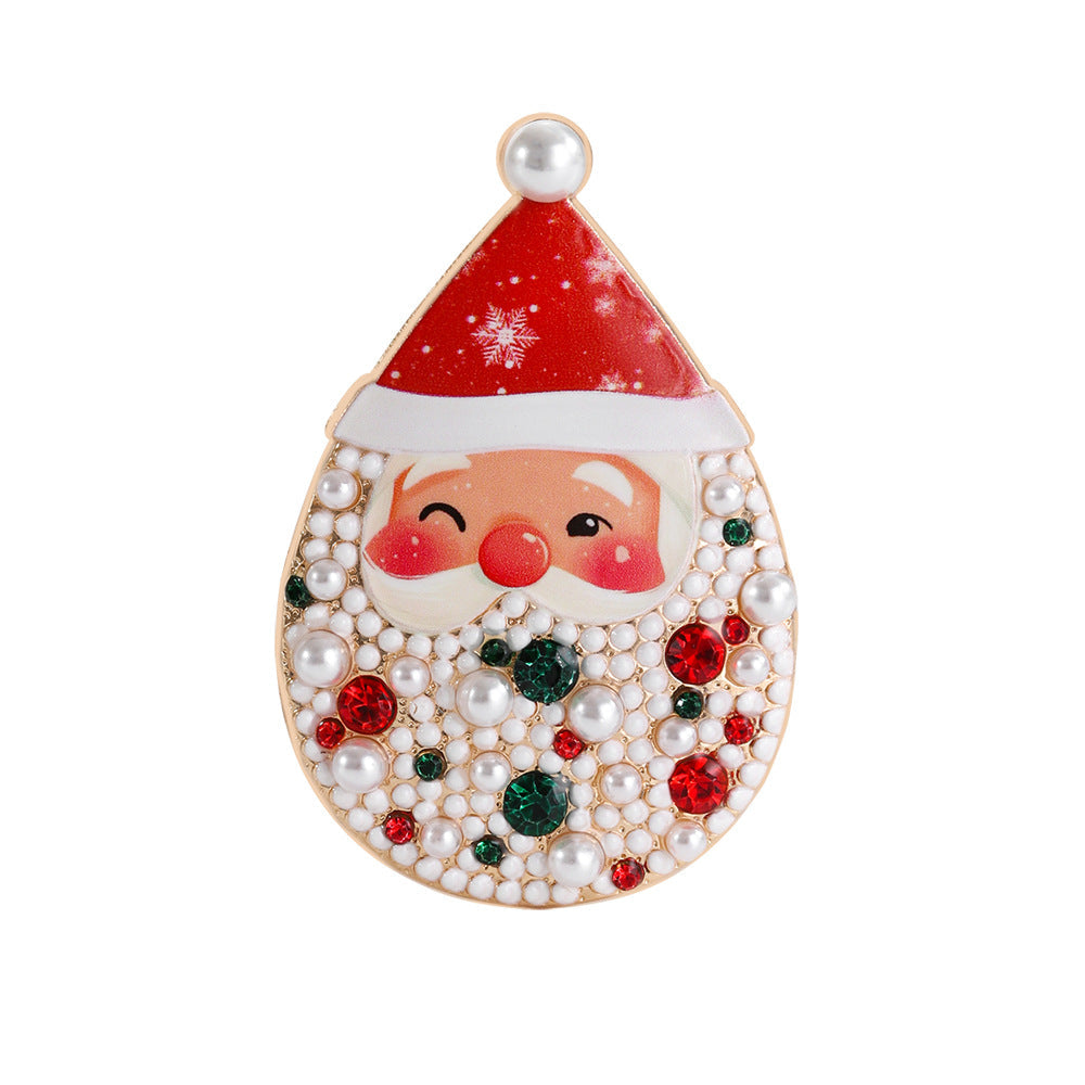 Diamond-encrusted Christmas wreath brooch for clothing with sparkling festive detail