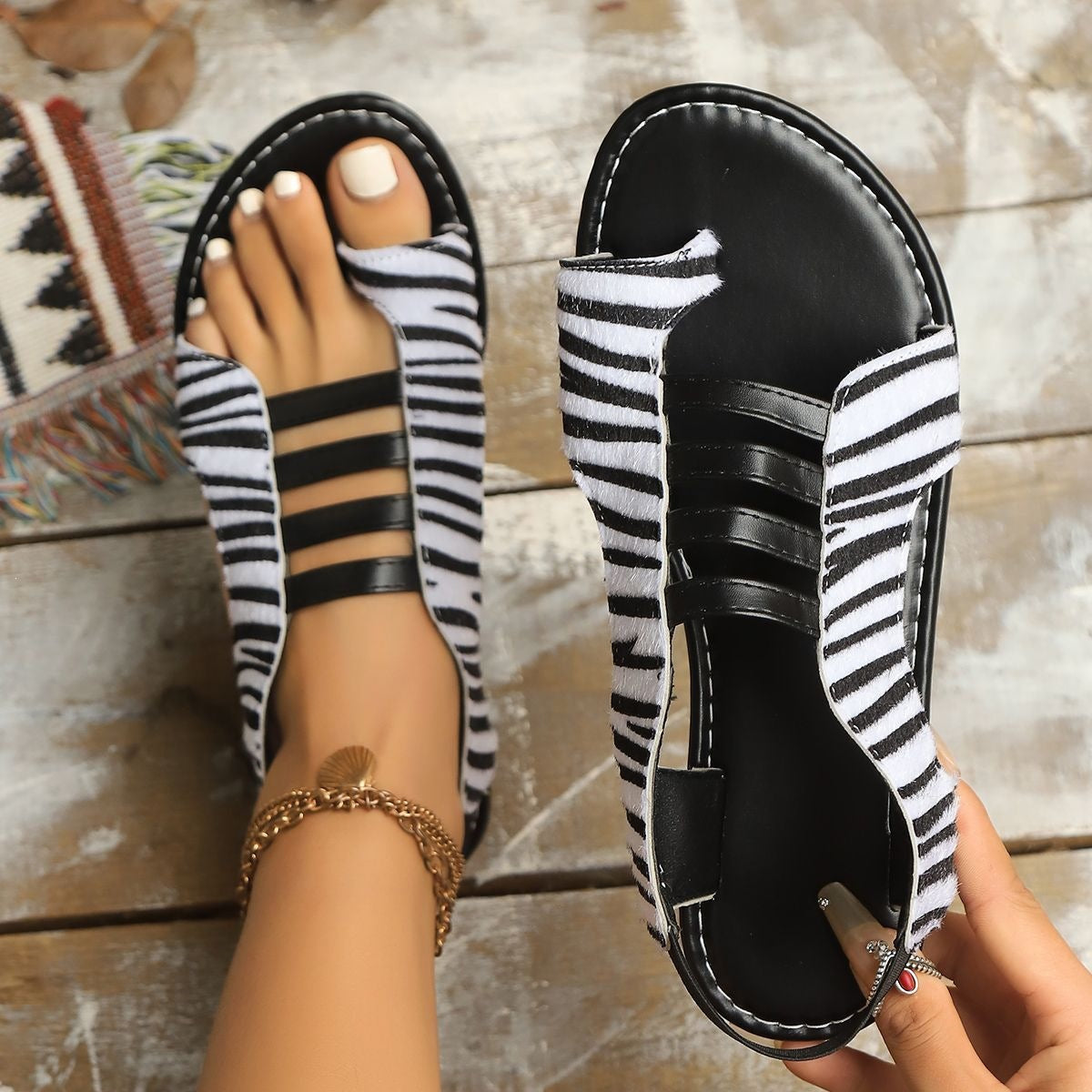 Comfortable versatile women's sandals in a new style by My Store