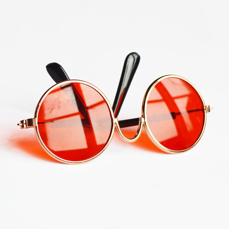 Small pet accessory mirror with a fashionable, personality-inspired design