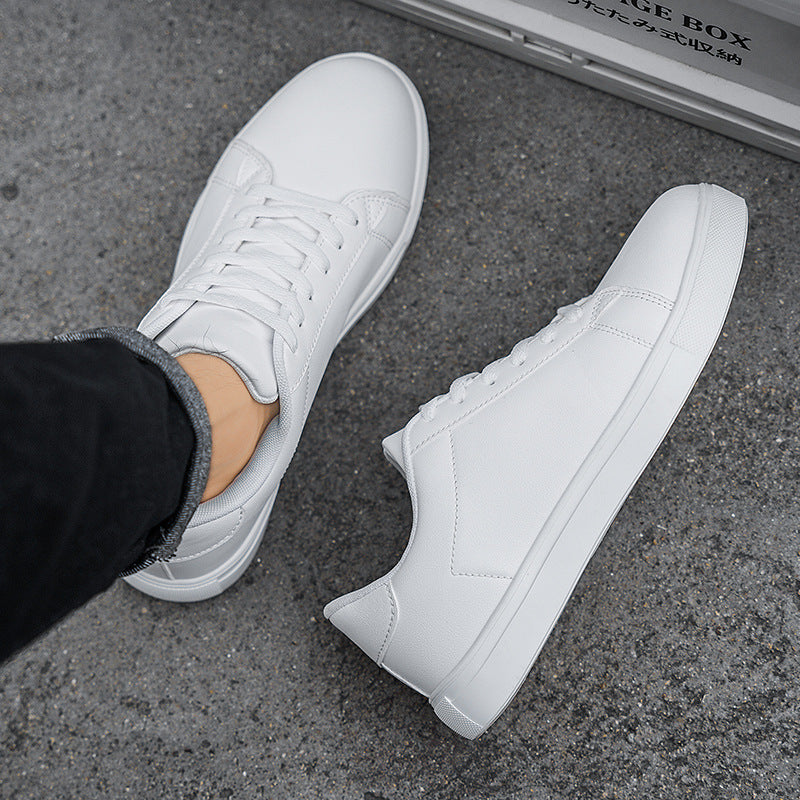 Men's casual lightweight soft-soled sneakers in a minimalist design