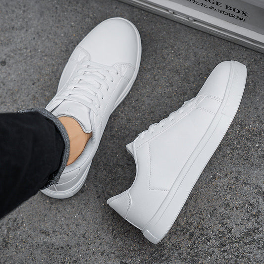 Men's casual lightweight soft-soled sneakers in a minimalist design