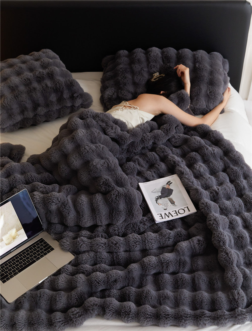 Rabbit bubble velvet polyester carpet blanket quilt in a thickened nap texture trl