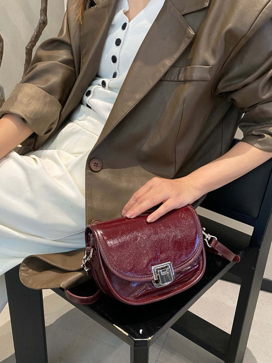 Women's genuine leather oil-wax saddle shoulder bag, half-moon crossbody design