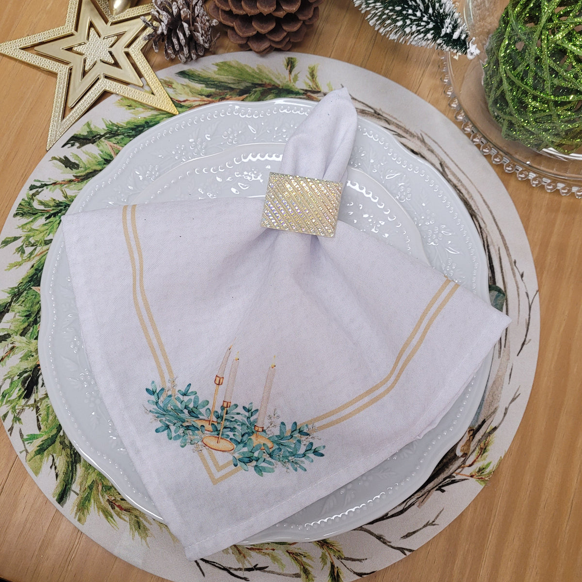 Set of four gold synthetic cloth napkins with Christmas candle design, 16x16 inches, by Maison Charlô.