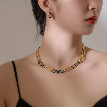 Korean style diamond earring and necklace set with elegant matching jewelry design
