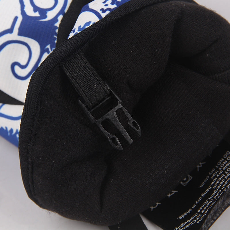 Outdoor three-finger ski gloves in black, designed for warmth and winter sports protection