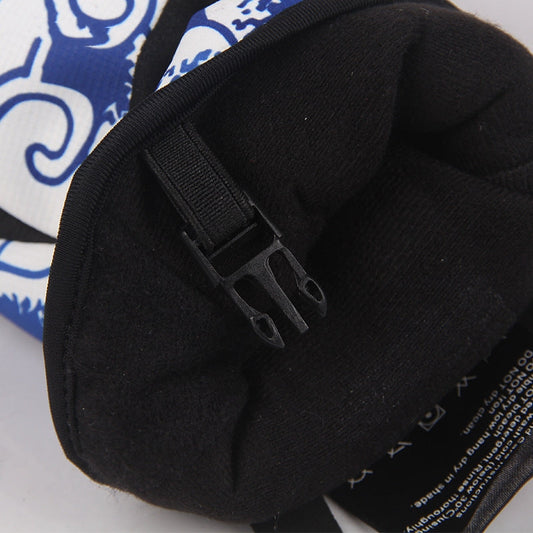Outdoor three-finger ski gloves in black, designed for warmth and winter sports protection