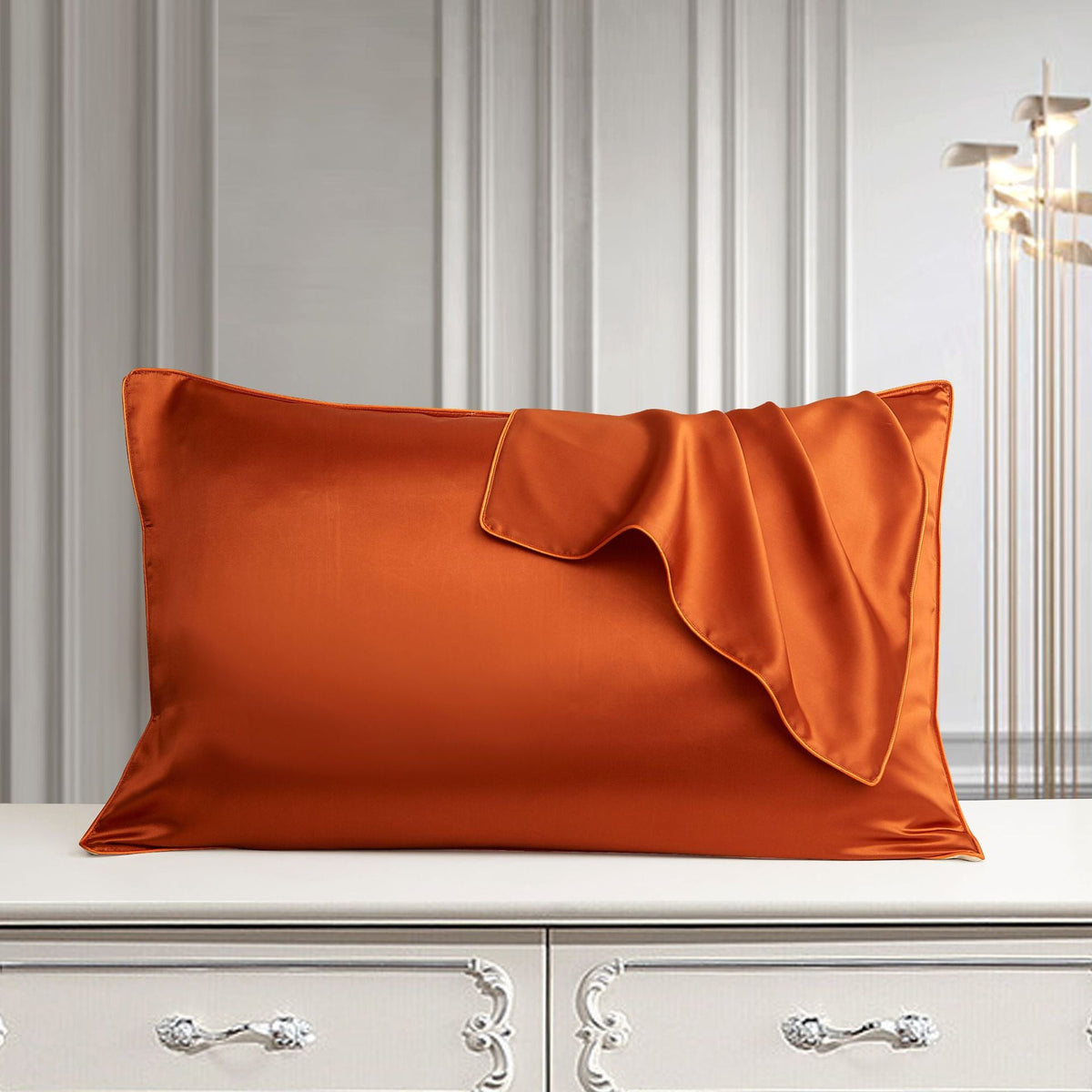 White pure silk pillowcase with smooth natural silk fabric and envelope closure