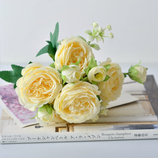 Korean hand holding flowers, wedding bouquet, and home bouquet arrangement
