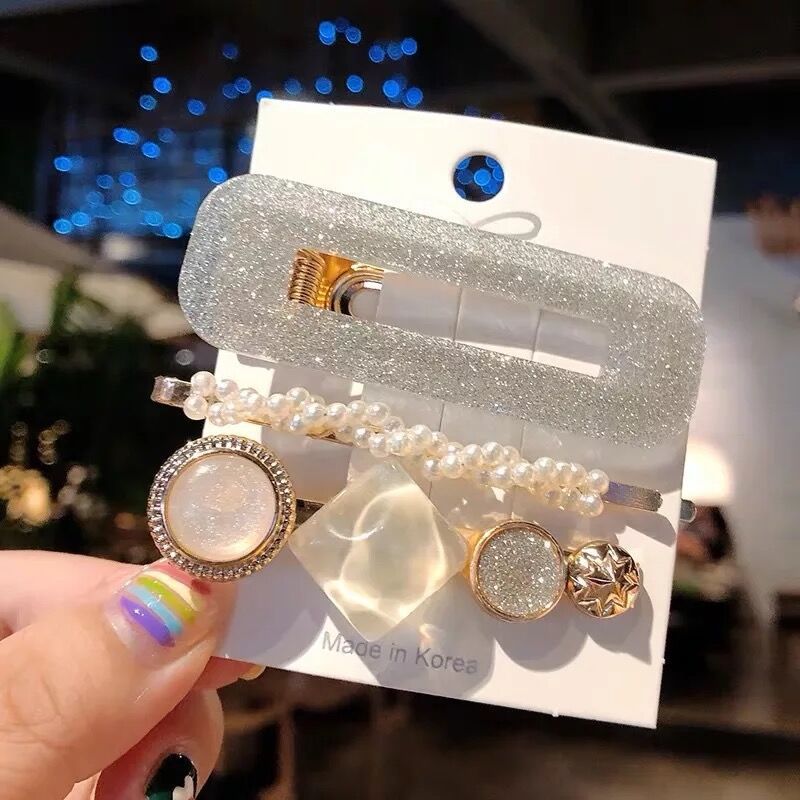 Pearl hair accessories set featuring elegant pearl details for styling hair