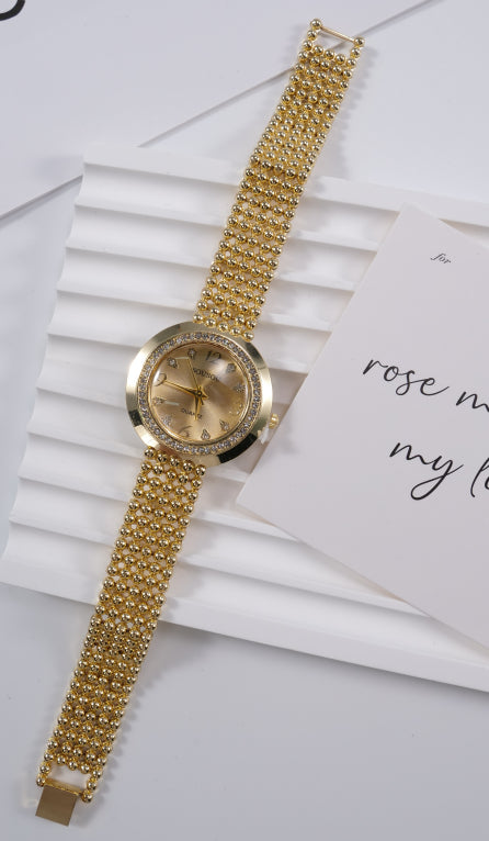 Women's steel belt quartz sports watch with a round dial and metal bracelet building a contact email list.