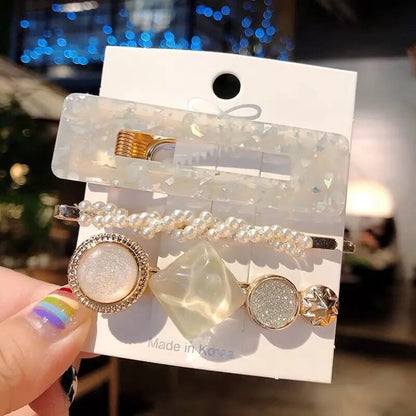 Pearl hair accessories in a delicate, elegant design by My Store