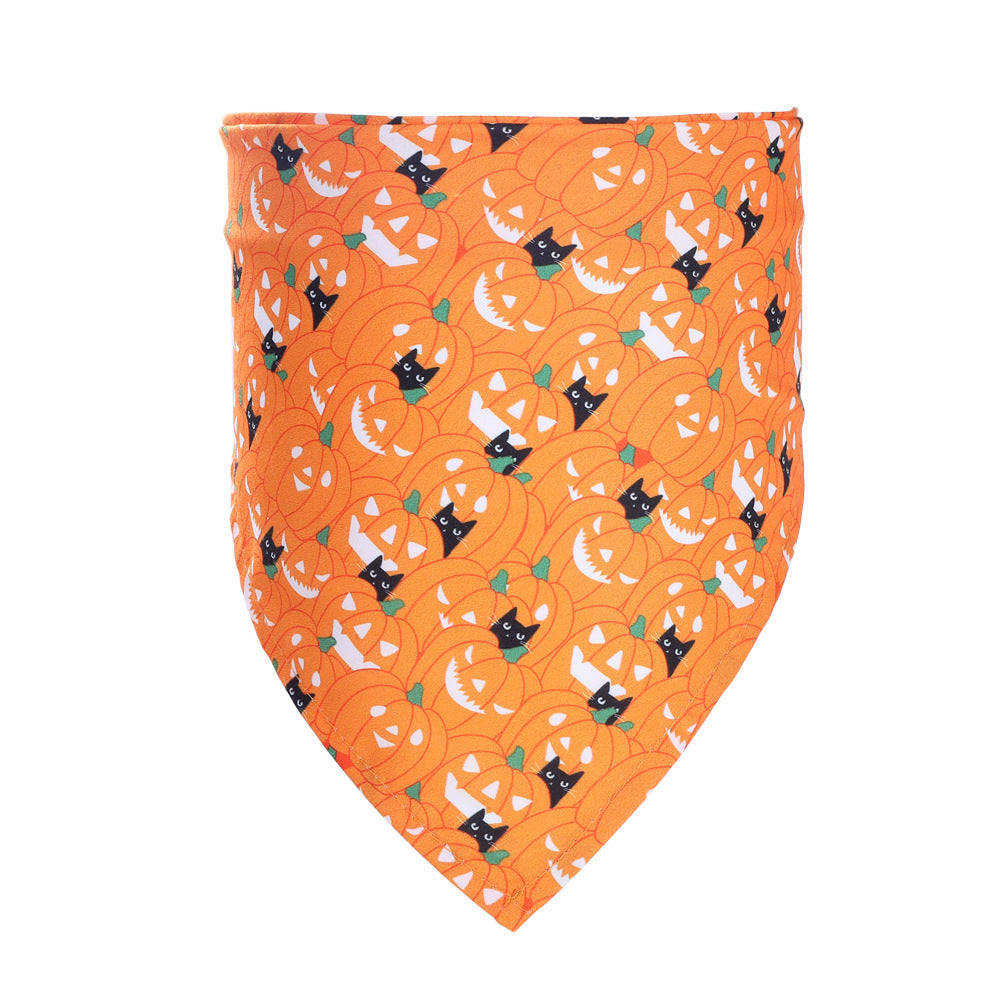 Halloween pet saliva towel for wiping dogs’ and cats’ mouths, featuring a festive seasonal design