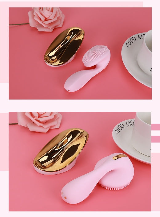 Multifunctional face brush with soft bristles for gentle facial cleansing and skincare application